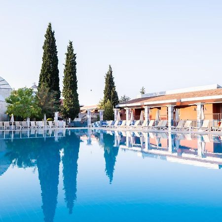 فندق سبا كولوساد ترمال Karahayit  المظهر الخارجي الصورة The pool at the hotel