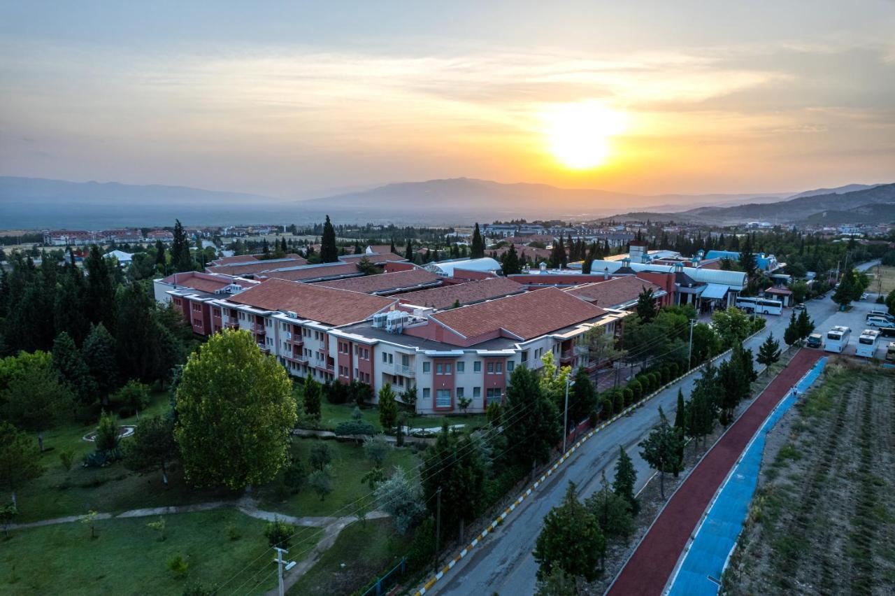 فندق سبا كولوساد ترمال Karahayit  المظهر الخارجي الصورة Aerial view of the campus