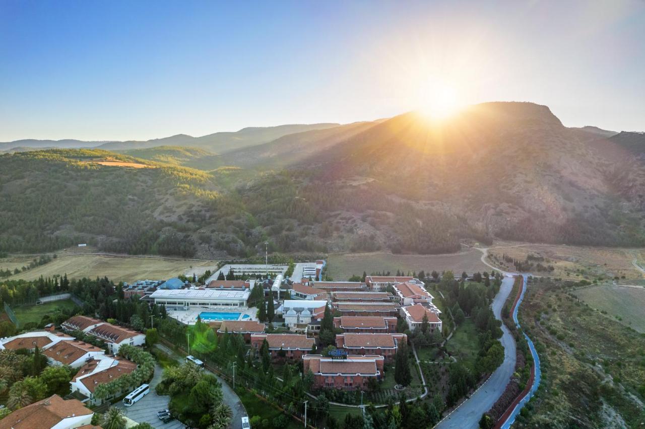 فندق سبا كولوساد ترمال Karahayit  المظهر الخارجي الصورة Aerial view of the campus