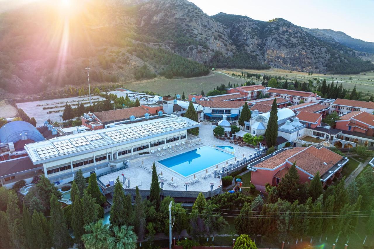فندق سبا كولوساد ترمال Karahayit  المظهر الخارجي الصورة Aerial view of the campus