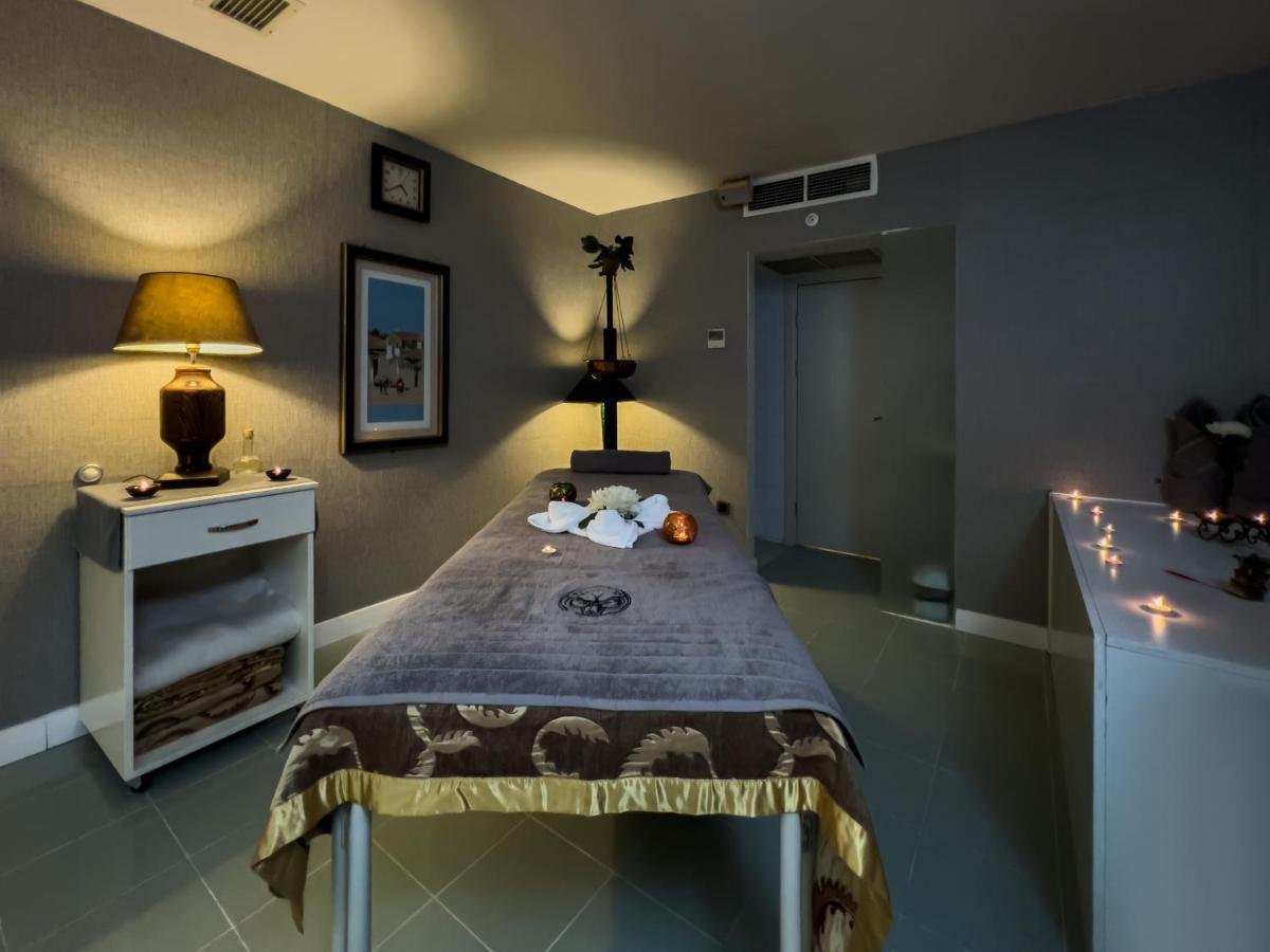 فندق سبا كولوساد ترمال Karahayit  المظهر الخارجي الصورة A massage table