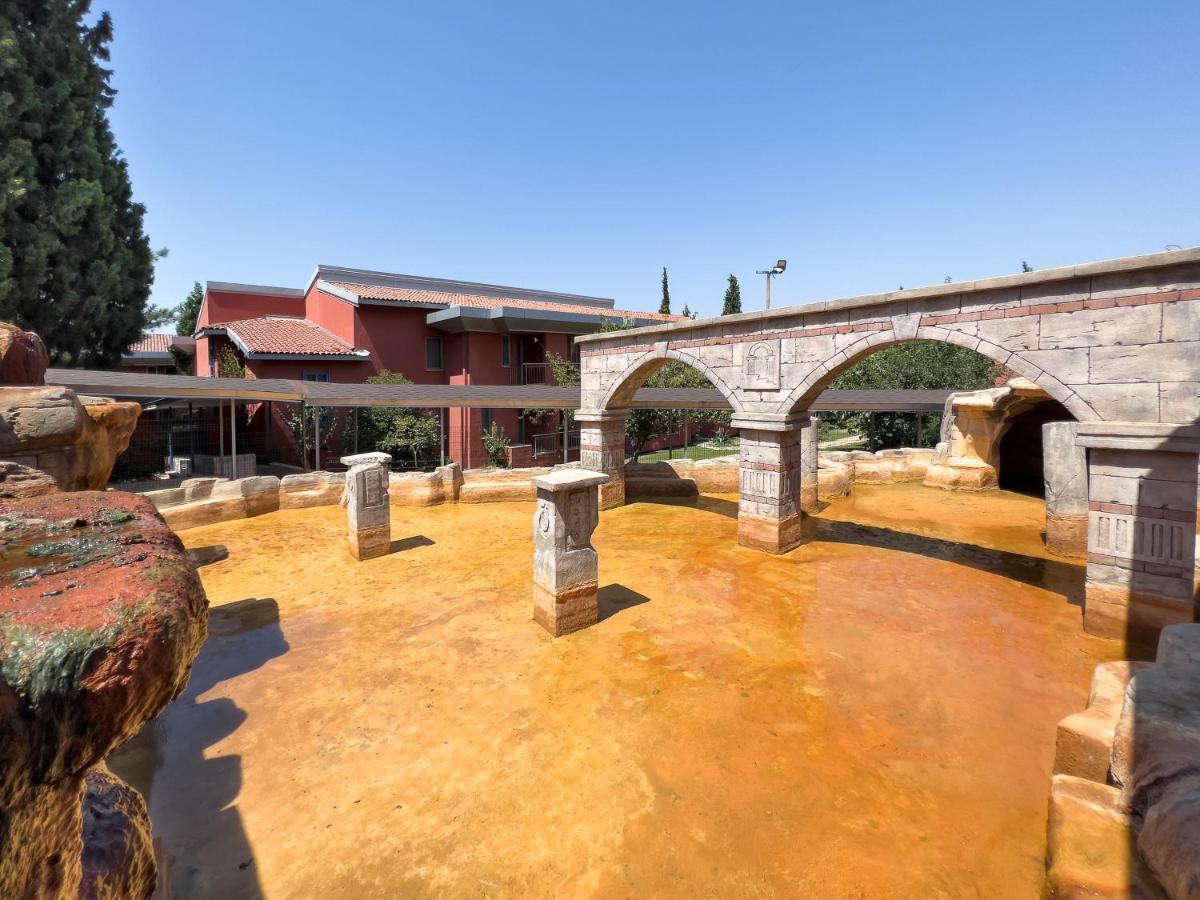 فندق سبا كولوساد ترمال Karahayit  المظهر الخارجي الصورة The Roman baths of Chaponval