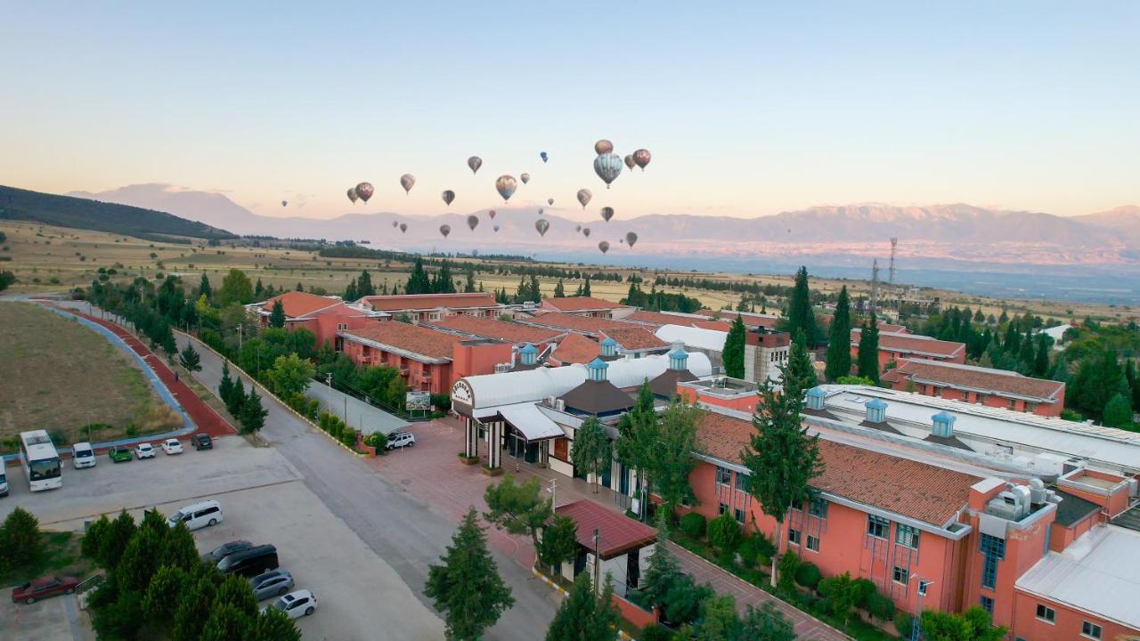 فندق سبا كولوساد ترمال Karahayit  المظهر الخارجي الصورة Aerial view of the campus