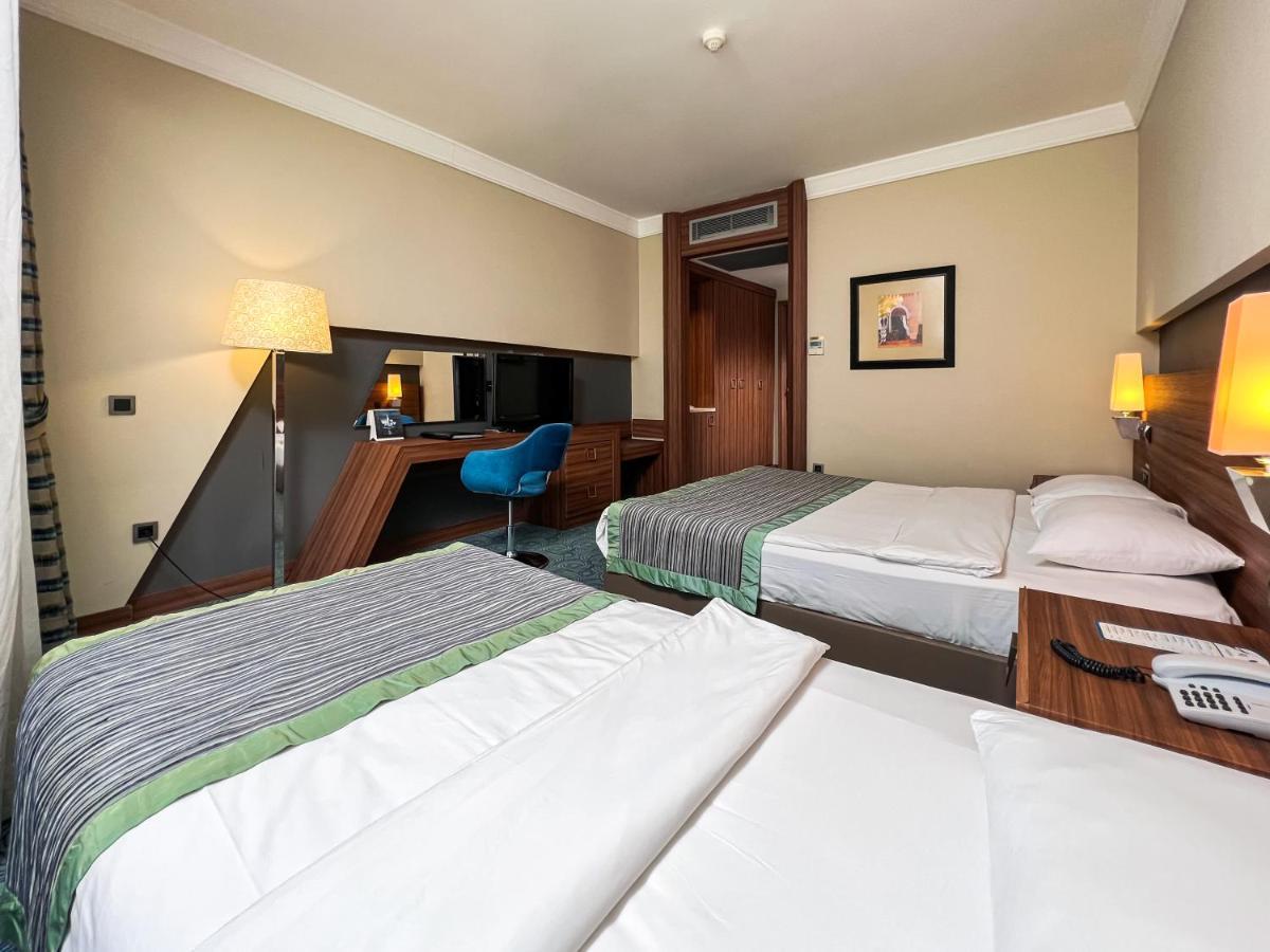 فندق سبا كولوساد ترمال Karahayit  المظهر الخارجي الصورة A room at the hotel